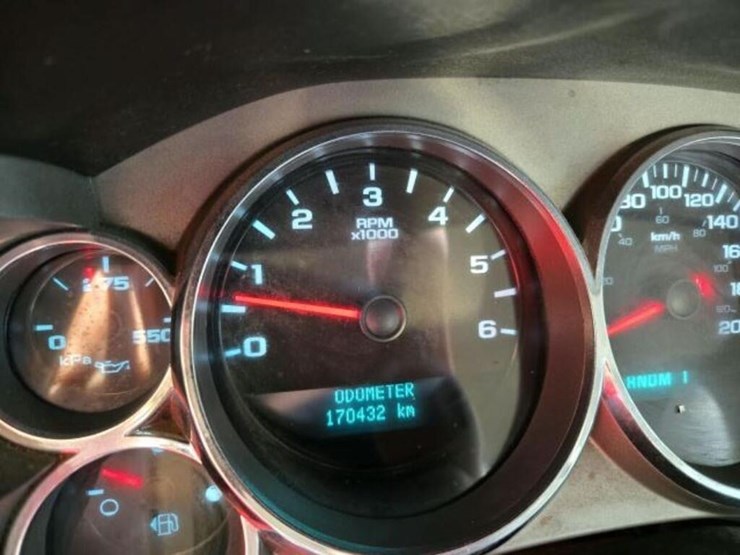 2014-chevrolet-3500-image-13