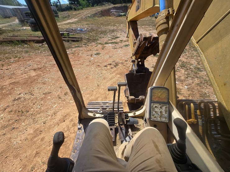 caterpillar-320-image-58