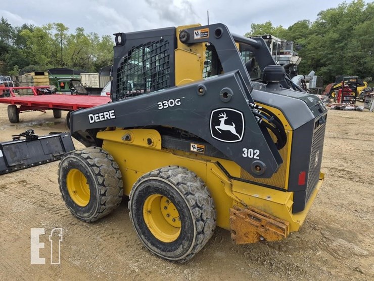 2020-deere-330g-image-2