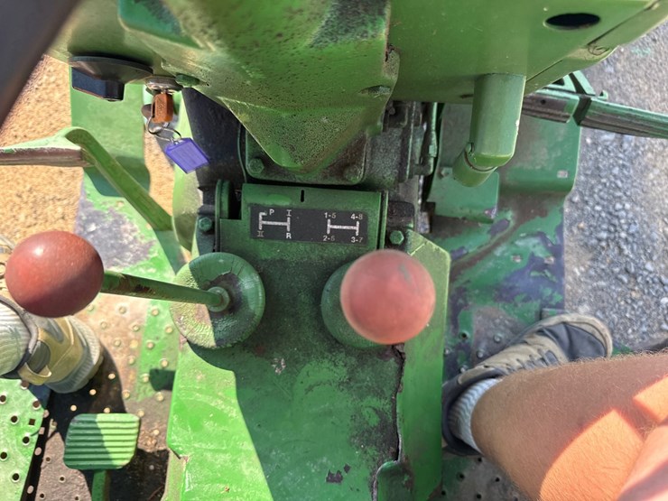 john-deere-2040-image-12