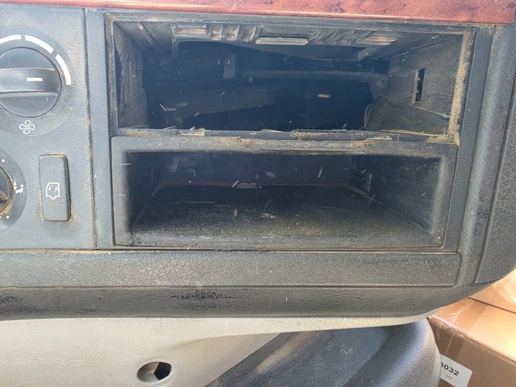 #25407-•-2005-volvo-vhd-quad-axle-dump-truck-image-97