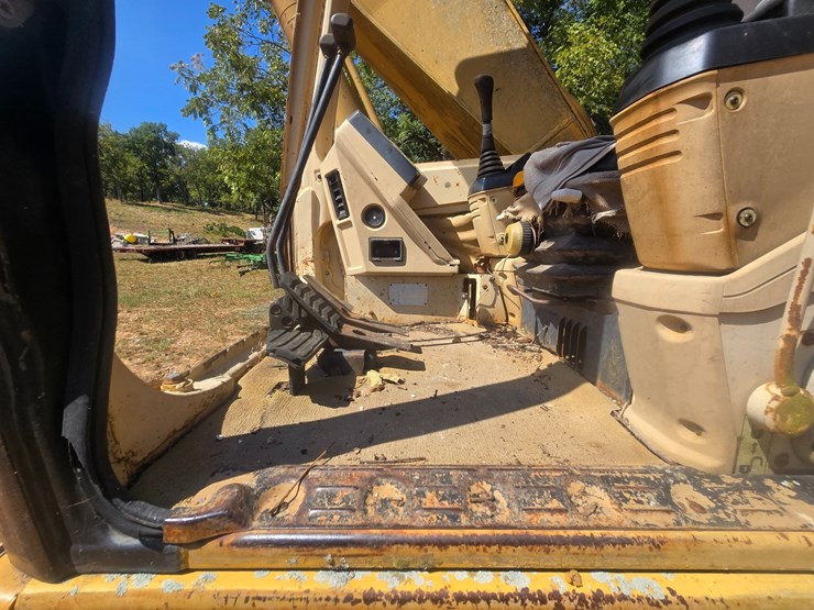 caterpillar-320-image-43