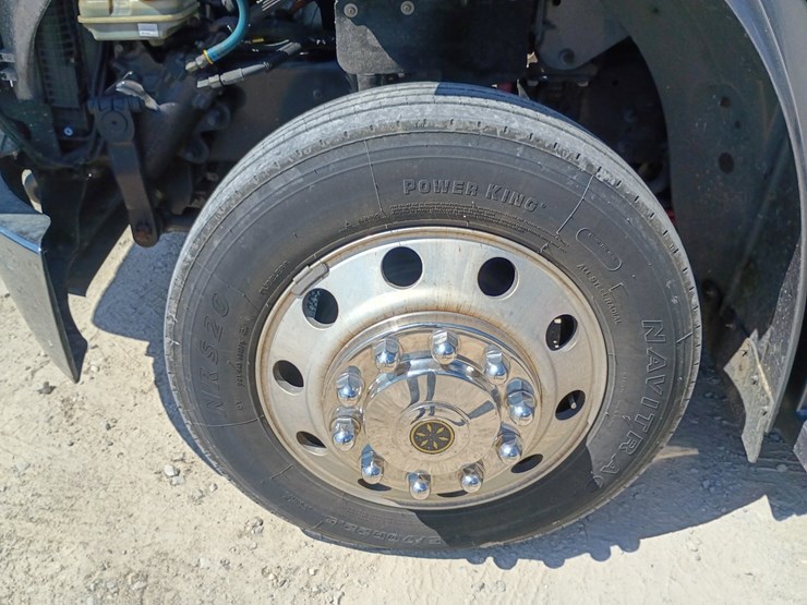 2007-freightliner-m2-106-image-91