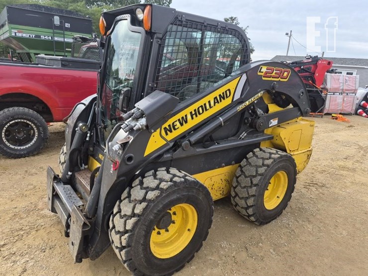 new-holland-l230-image-1
