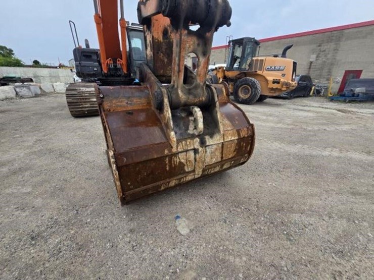 2016-hitachi-zx350-lc-image-14