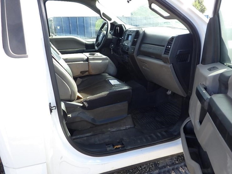 2021-ford-f350-image-25