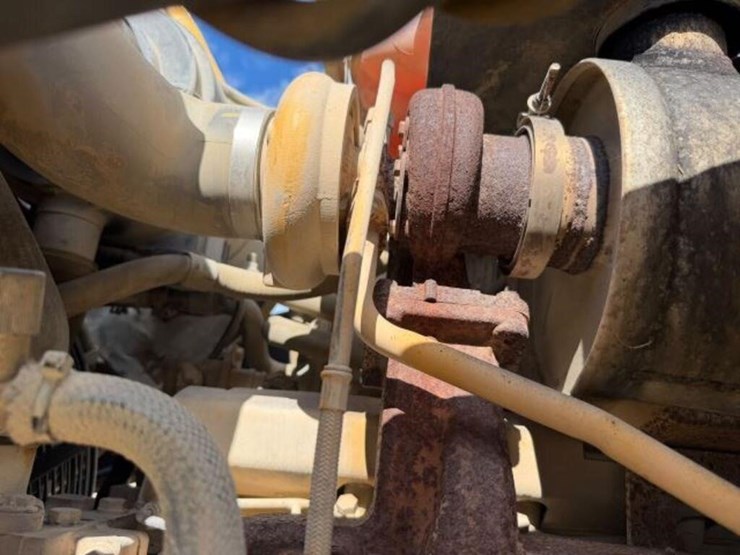 2011-deere-310sj-image-30