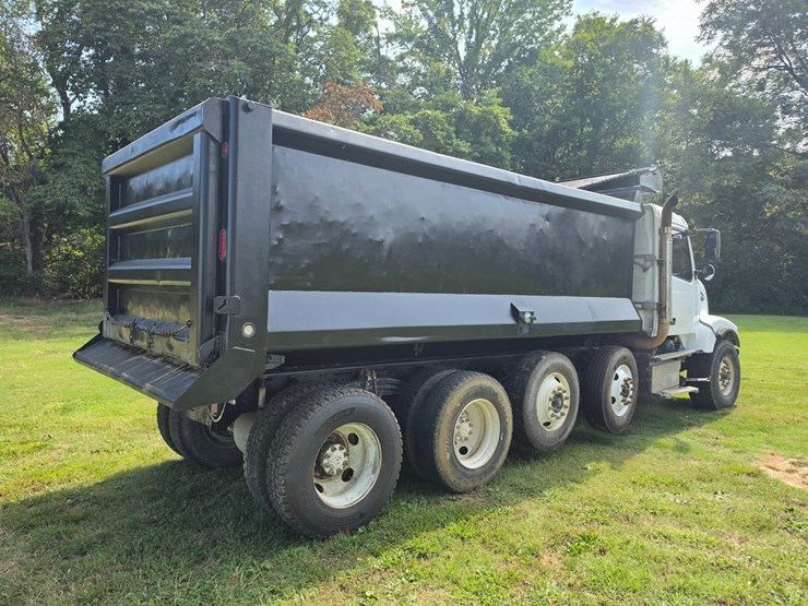 #25407-•-2005-volvo-vhd-quad-axle-dump-truck-image-11