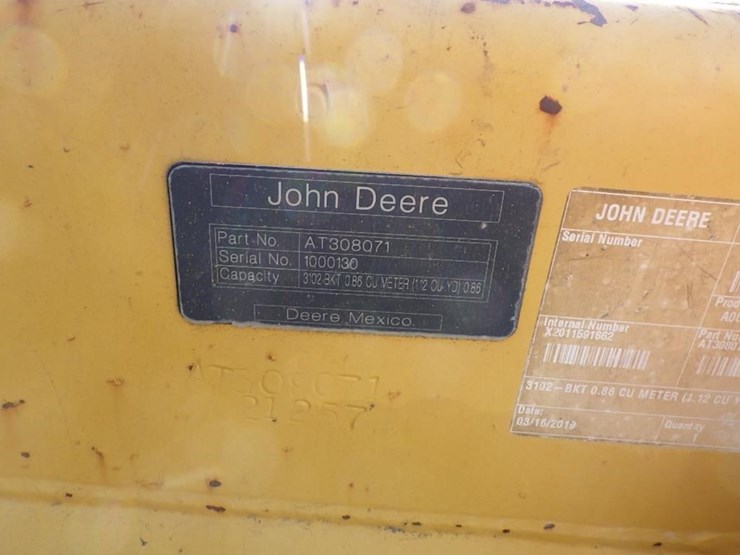 2019-deere-210l-image-31