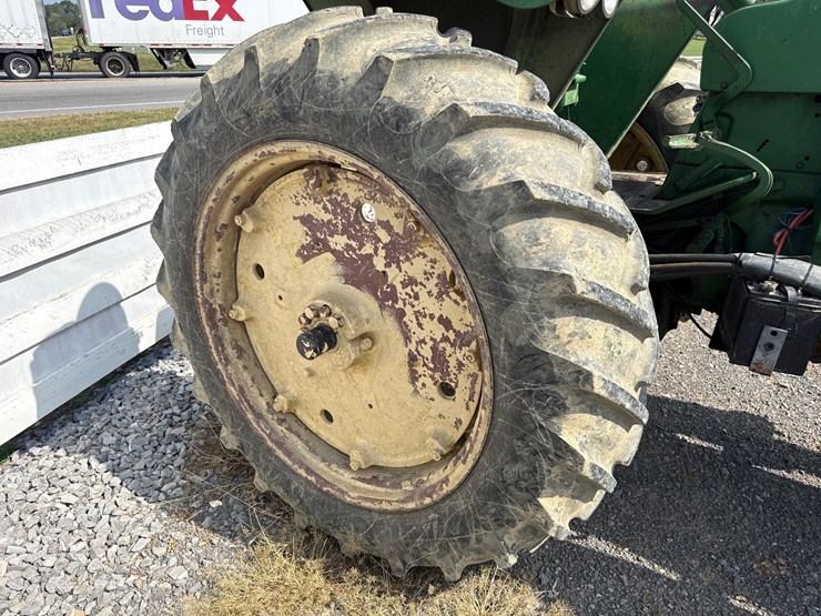 john-deere-2510-image-9