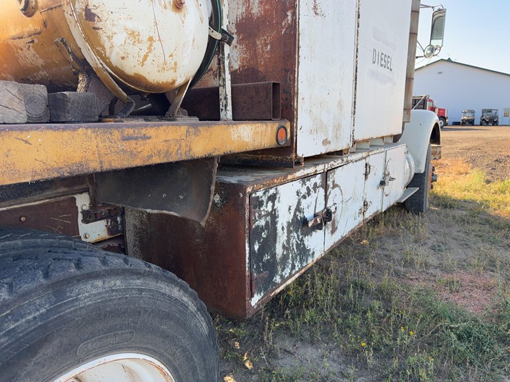 1971-kenworth-lube-truck-image-14