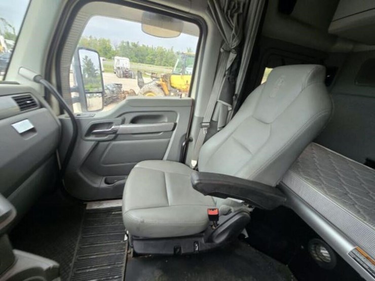 2016-kenworth-t680-image-25
