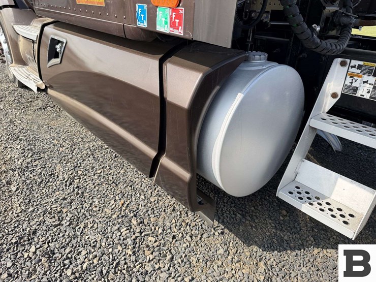 2016-kenworth-t680-image-16