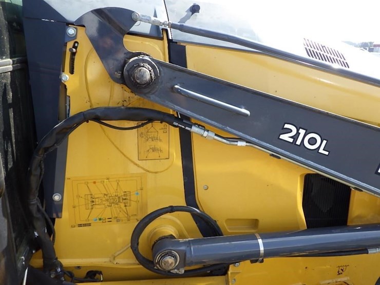 2019-deere-210l-image-28