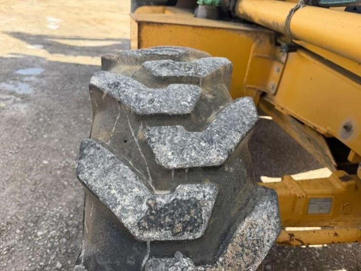 2011-deere-310sj-image-37