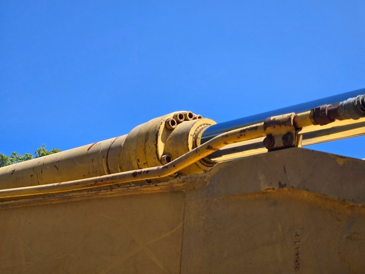 caterpillar-320-image-102