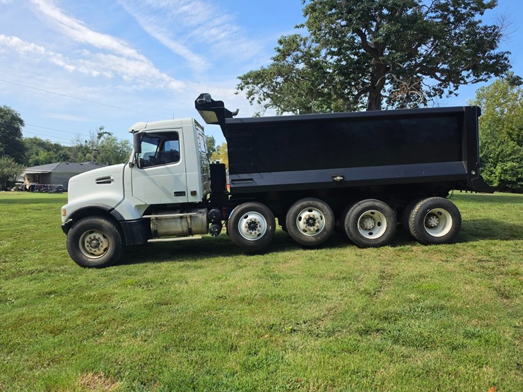 #25407-•-2005-volvo-vhd-quad-axle-dump-truck-image-4