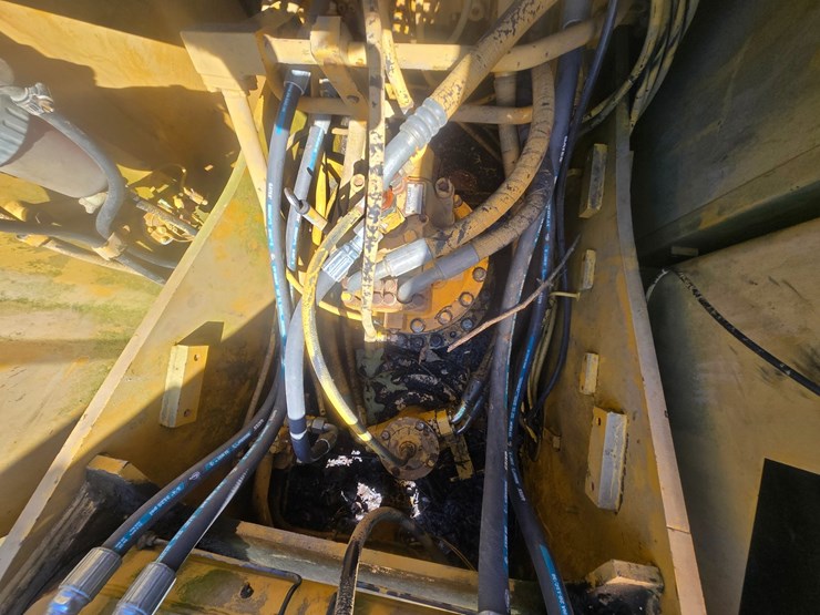 caterpillar-320-image-22