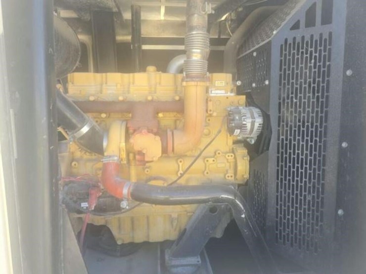2019-caterpillar-xq230-image-11
