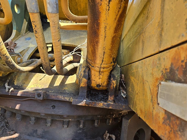 caterpillar-320-image-106