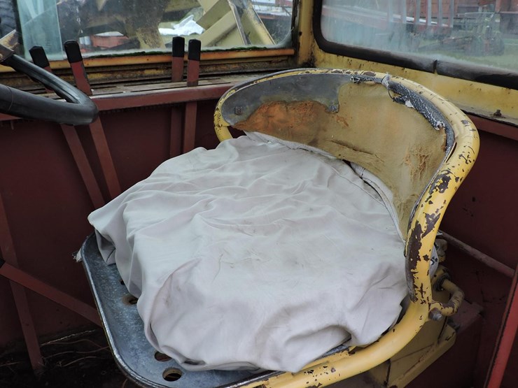 new-holland-1049-image-9