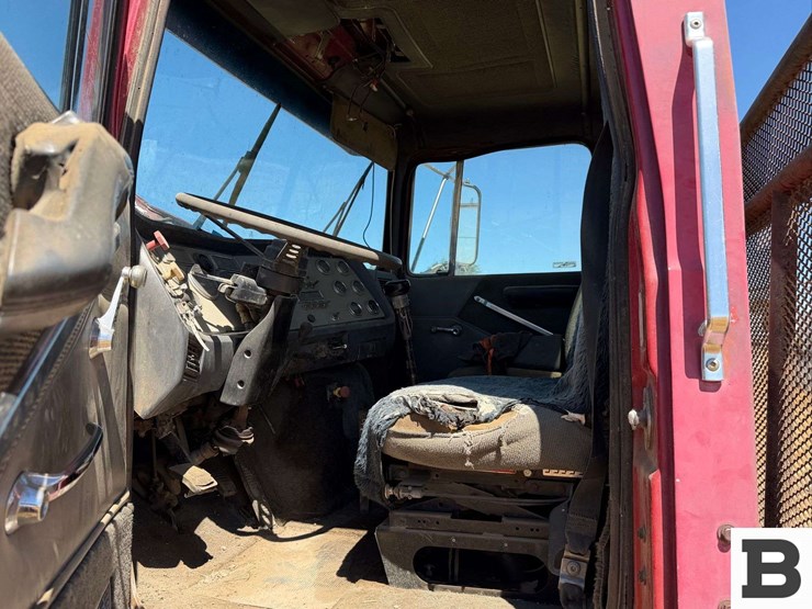 1986-ford-ltl9000-image-36