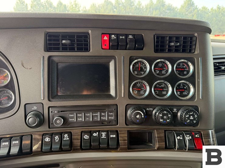 2016-kenworth-t680-image-64