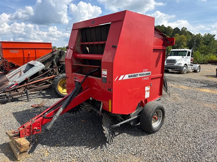 massey-ferguson-1745-image-1