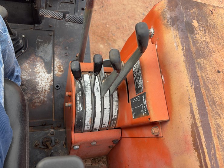 allis-chalmers-6060-tractor-image-13