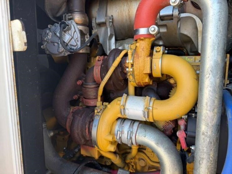 2015-caterpillar-aps100-image-21