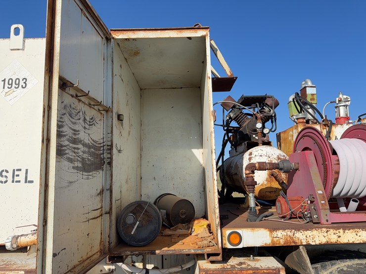 1971-kenworth-lube-truck-image-21