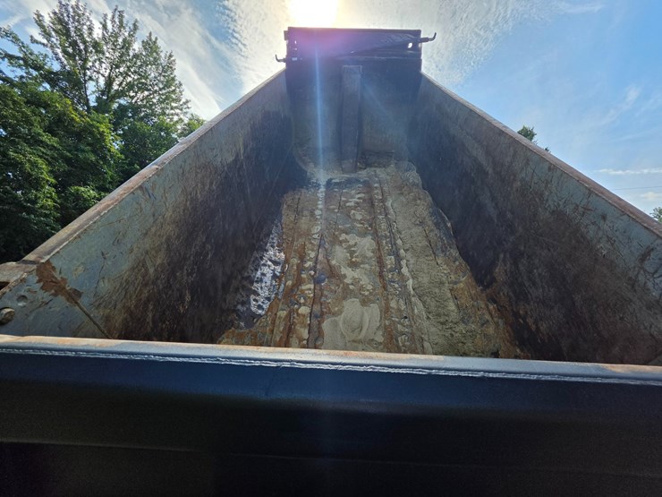 #25407-•-2005-volvo-vhd-quad-axle-dump-truck-image-38