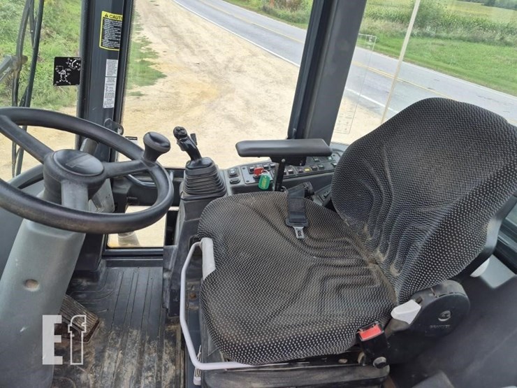 2016-deere-344k-image-13