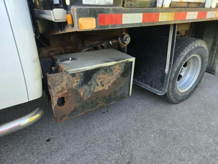 2014-chevrolet-3500-image-22