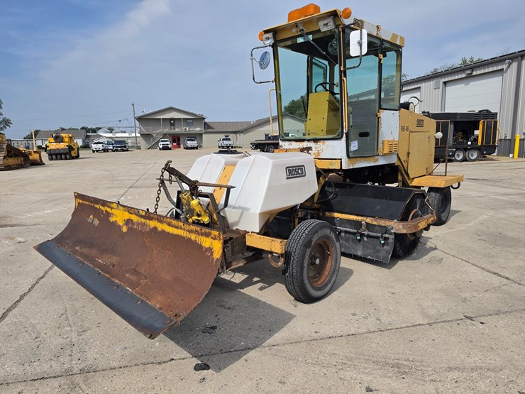 #25415-•-rosco-sweeper-broom-image-1
