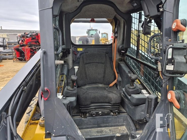 2020-deere-330g-image-10