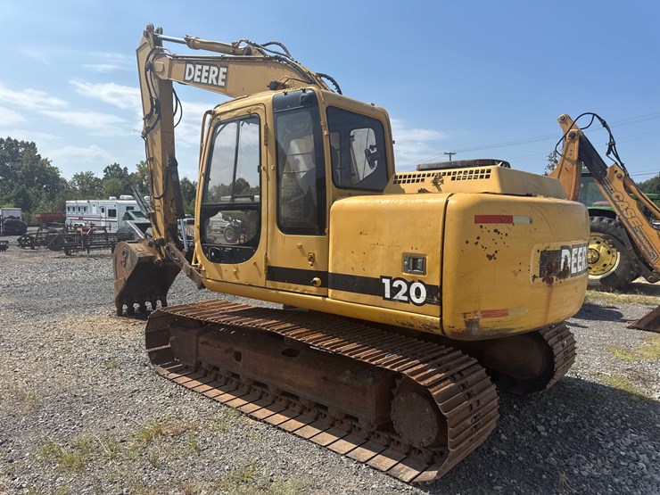 deere-120-image-5