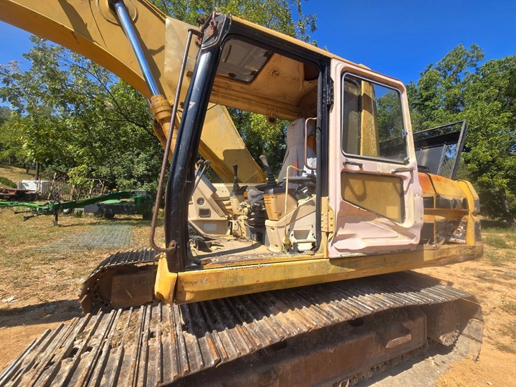 caterpillar-320-image-42