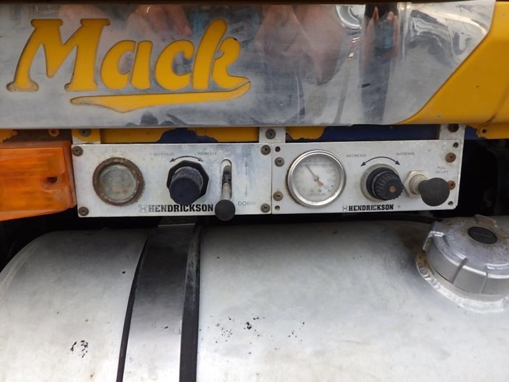 2007-mack-cv713-granite-5-axle-dump-truck-image-13