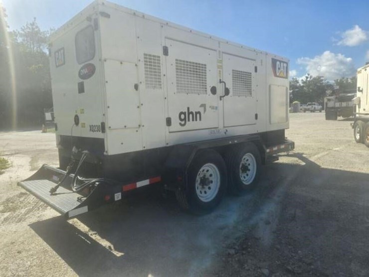 2019-caterpillar-xq230-image-4