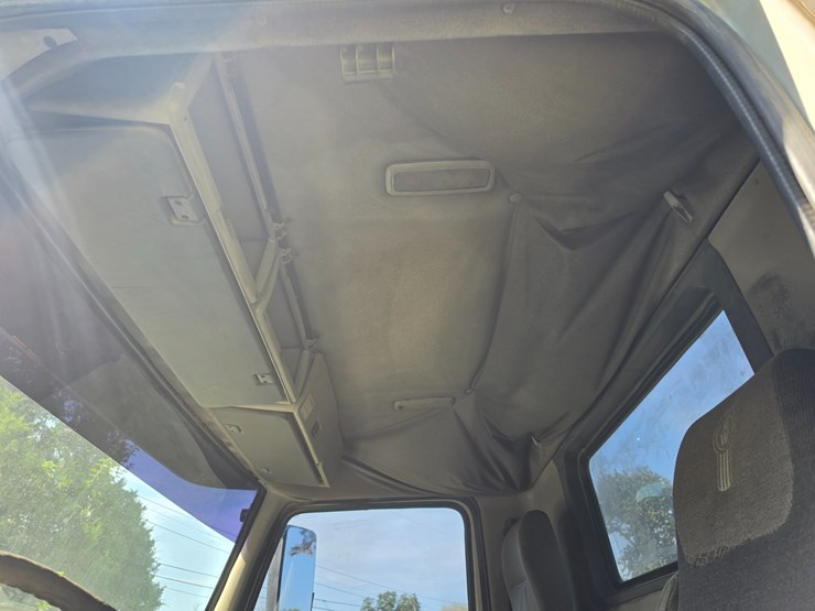 #25407-•-2005-volvo-vhd-quad-axle-dump-truck-image-85
