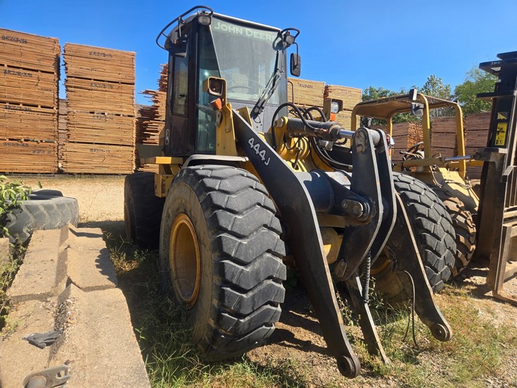 deere-444j-image-10