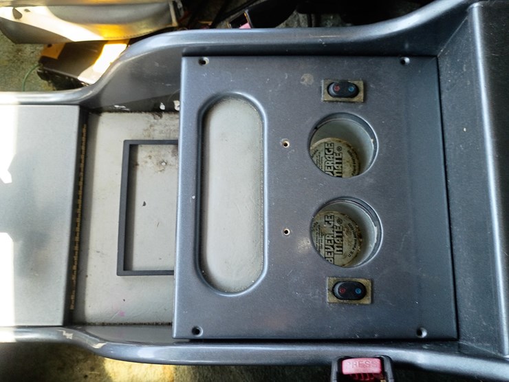 2007-freightliner-m2-106-image-56