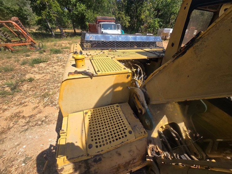 caterpillar-320-image-19