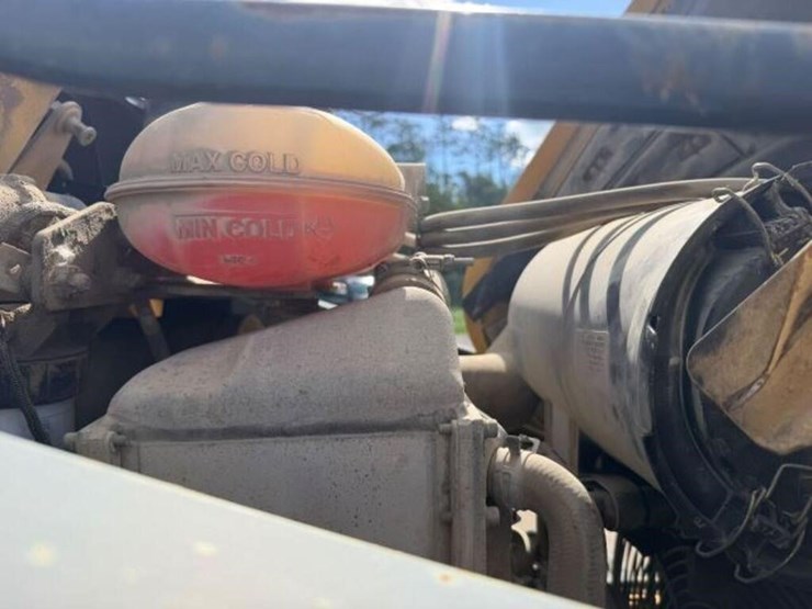 2011-deere-310sj-image-22