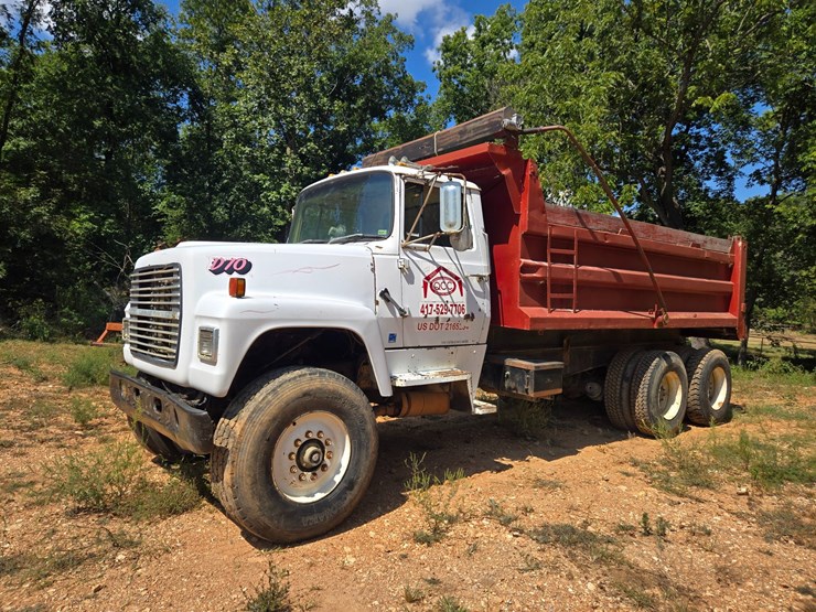 1986-ford-lt8000-image-2