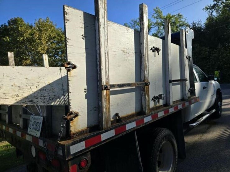 2014-chevrolet-3500-image-37