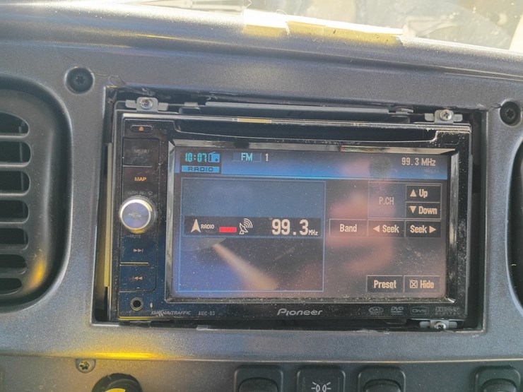 2007-freightliner-m2-106-image-50
