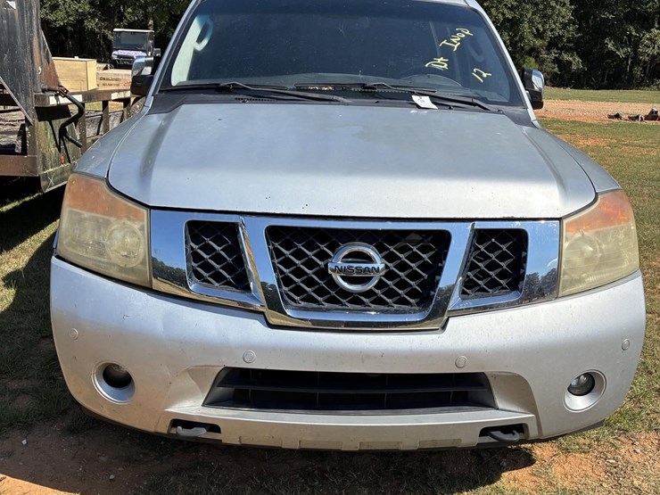 2012-nissan-armada-image-2