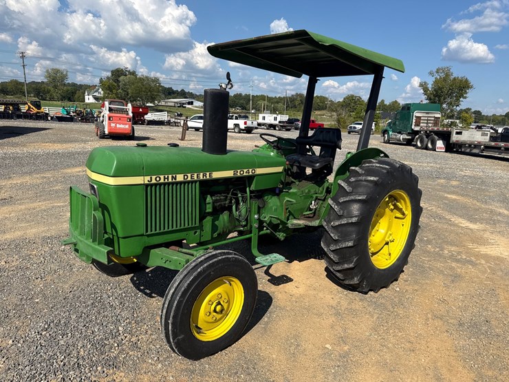 john-deere-2040-image-1